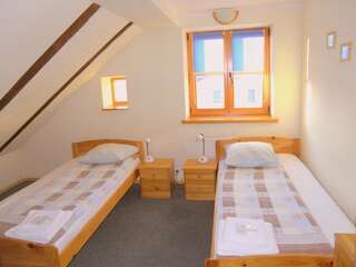Отели типа «постель и завтрак» Litinterp Klaipeda Guest House Клайпеда Двухместный номер с 2 отдельными кроватями и общей ванной комнатой-2